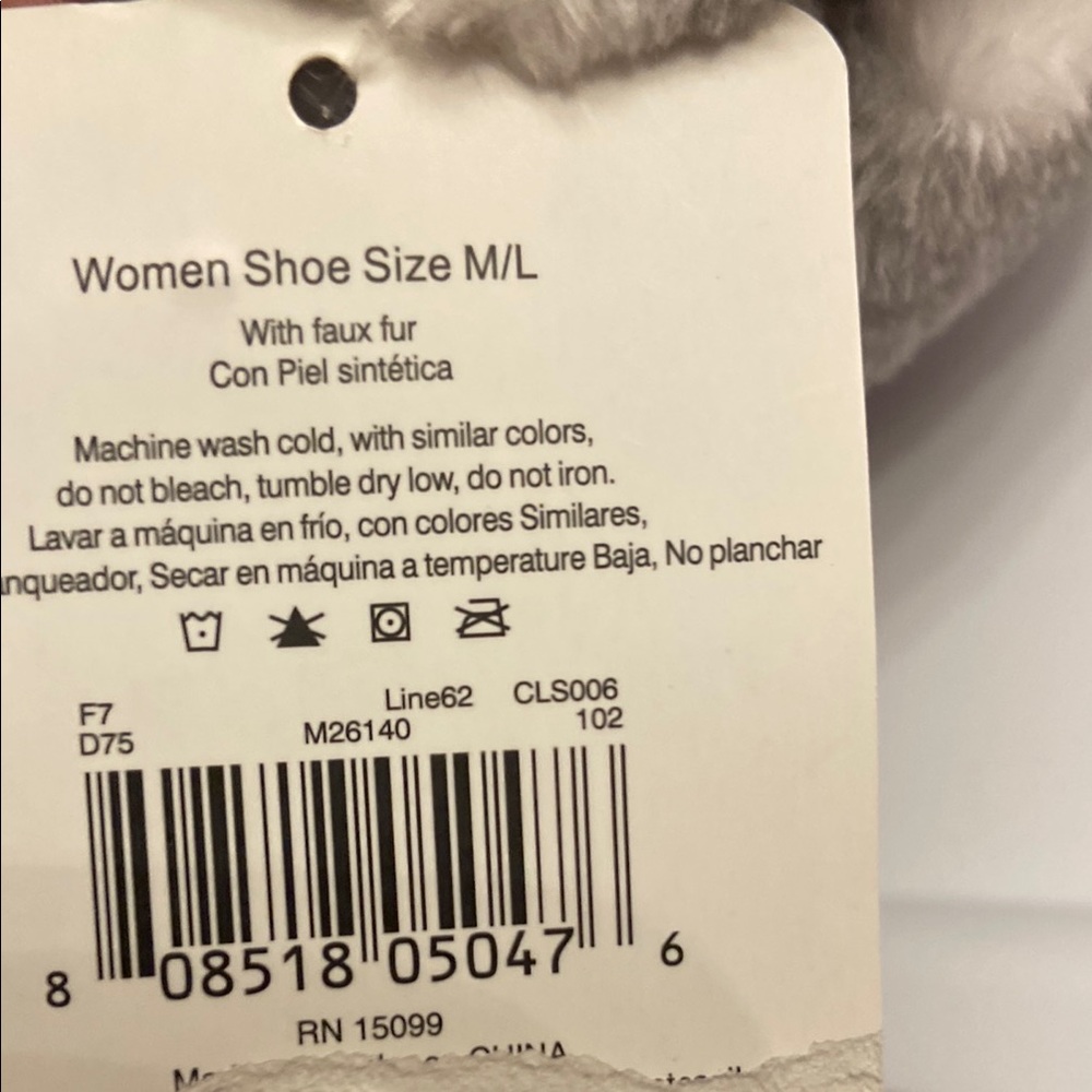 Memory Foam Cozy Gray and White Hearts Ladies Slippers NWT - Picture 6 of 6